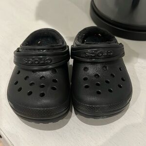 Black baby crocs with cozy liner